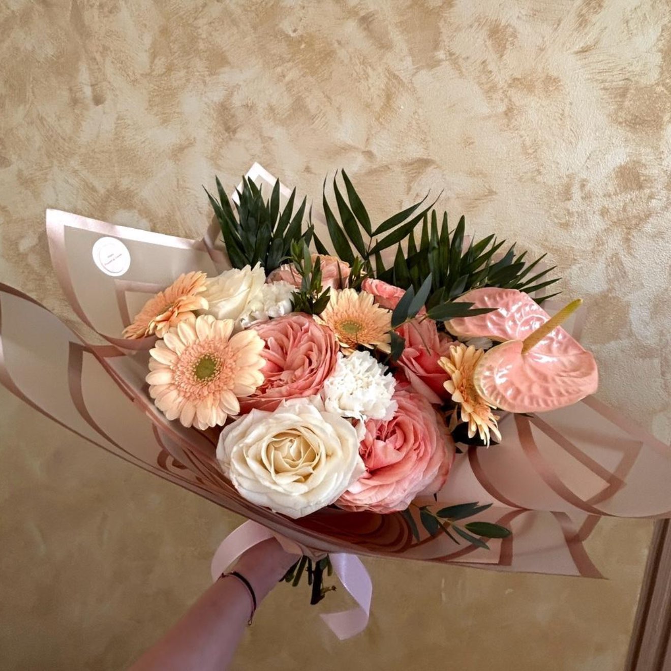 Eleganță exotică în tonuri de piersică