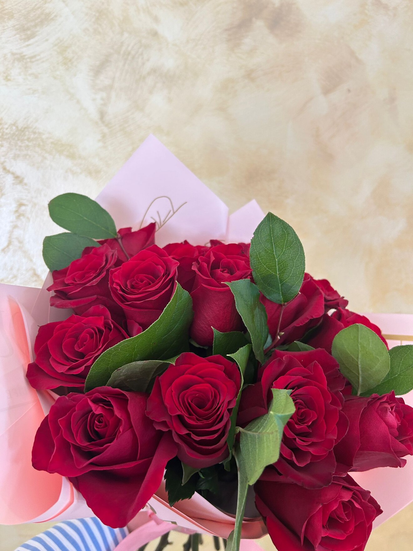 Buchet cu 15 trandafiri - eleganta clasica si romantism autentic