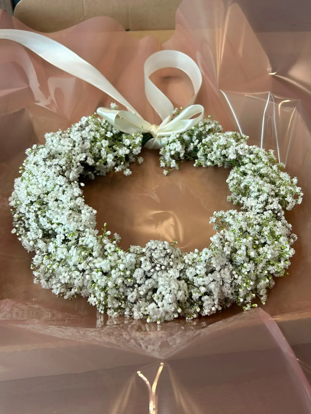 Coroniță albă din gypsophila cu panglică